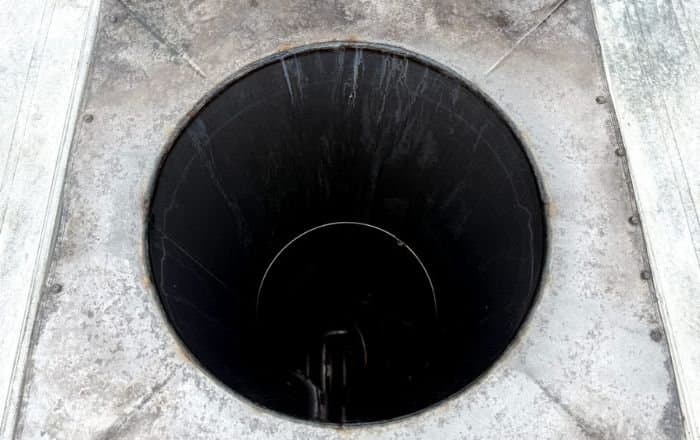 Commercial kitchen exhaust duct opening